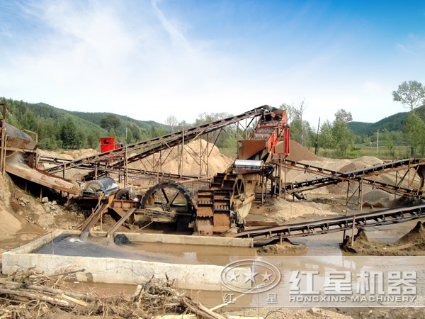 鏈式輸送機工作現(xiàn)場