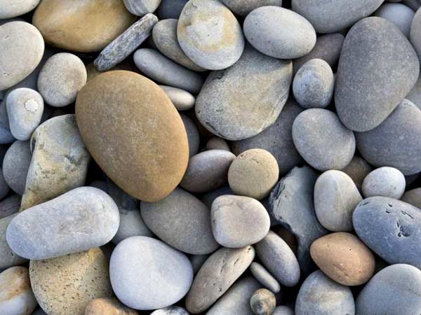 破鵝卵石選哪種破碎石機(jī)好？