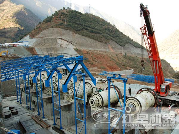 選礦球磨機(jī)安裝現(xiàn)場