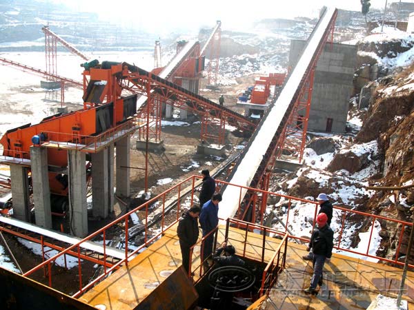 礦石粉碎機(jī)在砂石生產(chǎn)線(xiàn)