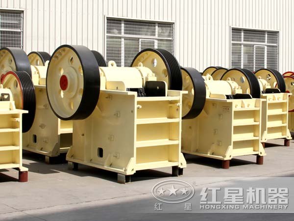 磷礦石破碎機(jī)廠(chǎng)區(qū)一角