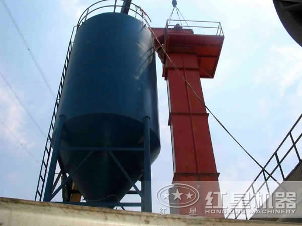 工作中的NE提升機(jī)