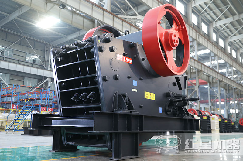 大型破碎石頭的機(jī)器叫什么？有哪些？附圖片
