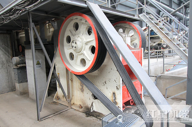 69式破碎機(jī)工作現(xiàn)場(chǎng)實(shí)拍圖 69式破碎機(jī)工作現(xiàn)場(chǎng)實(shí)拍圖