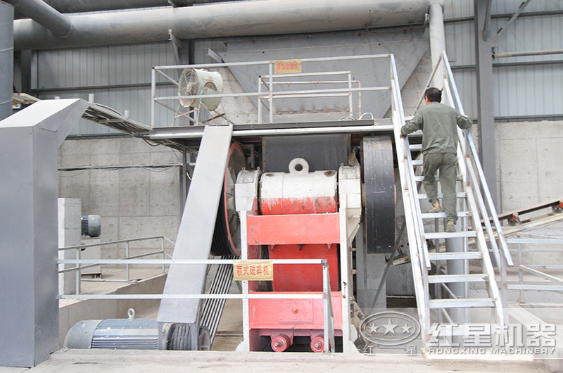 顎式破碎機工作現(xiàn)場圖片 顎式破碎機工作現(xiàn)場圖片