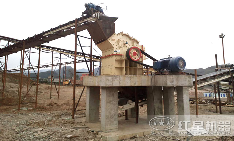 1414細(xì)碎機(jī)生產(chǎn)石子現(xiàn)場(chǎng) 1414細(xì)碎機(jī)生產(chǎn)石子現(xiàn)場(chǎng)