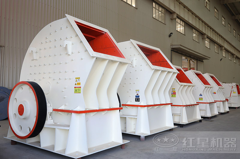 PCZ重錘式破碎機進(jìn)料口大，石料可一次破碎成型