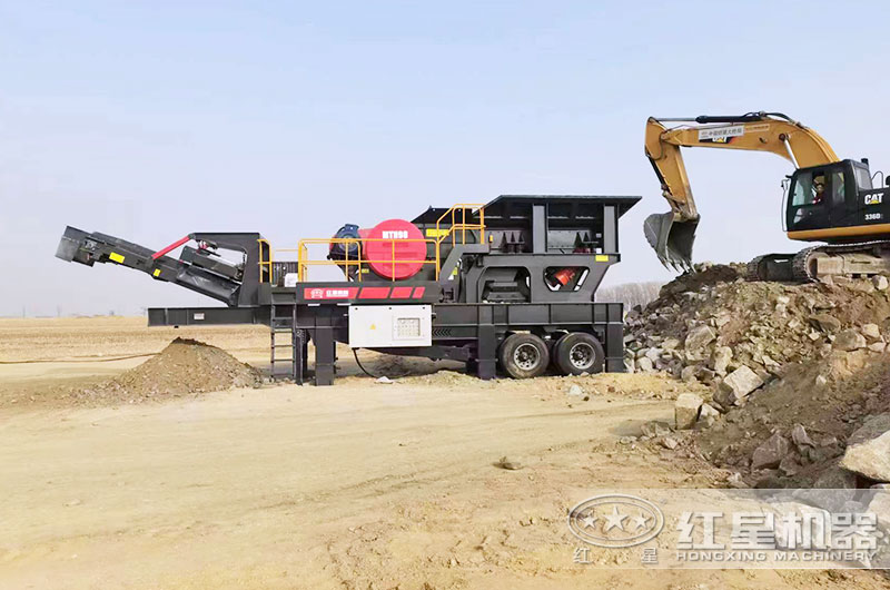 河北客戶移動破碎機工作現(xiàn)場