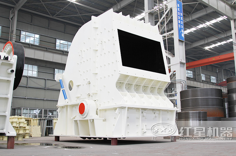 大型重錘式破碎機設(shè)備生產(chǎn)車間