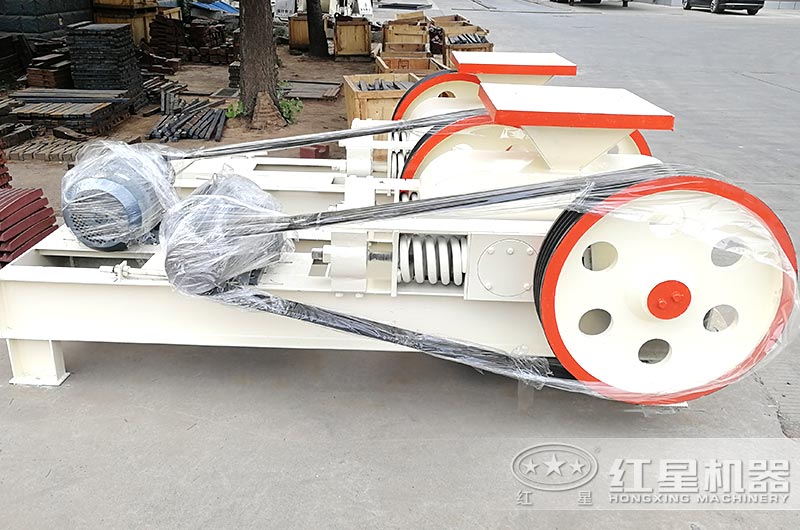 小型對(duì)輥破碎機(jī)圖片 小型對(duì)輥破碎機(jī)圖片