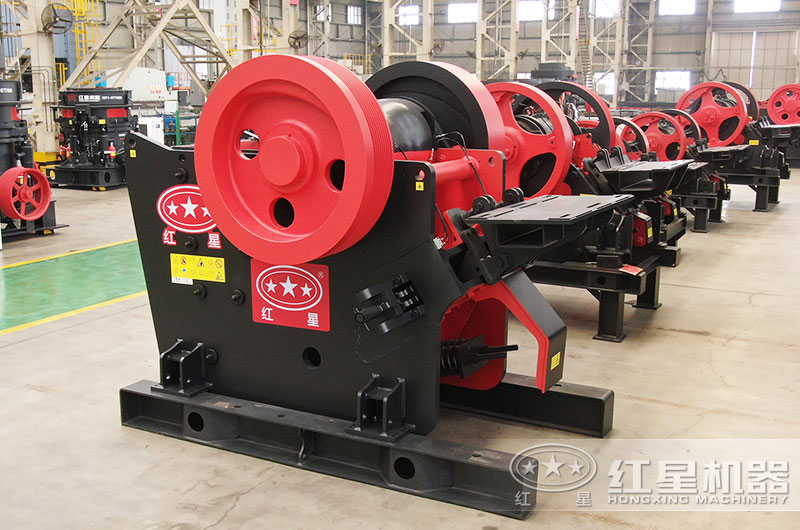 顎式破碎機(jī)圖片