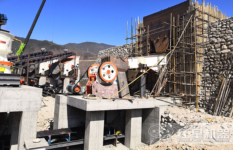 石子破碎機(jī)一臺多少錢？時(shí)產(chǎn)量100噸左右