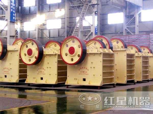 顎式碎石機生產(chǎn)廠家車間