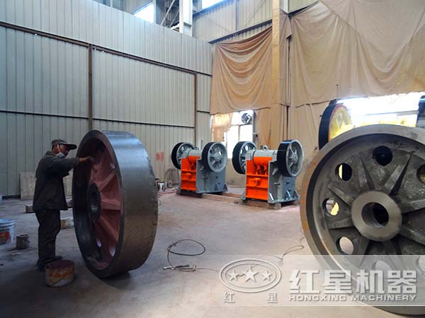 簡擺式破碎機(jī)加工車間