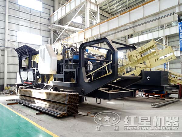 移動式破碎機(jī)生產(chǎn)車間