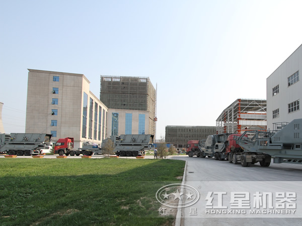 移動式石子破碎機(jī)發(fā)貨現(xiàn)場