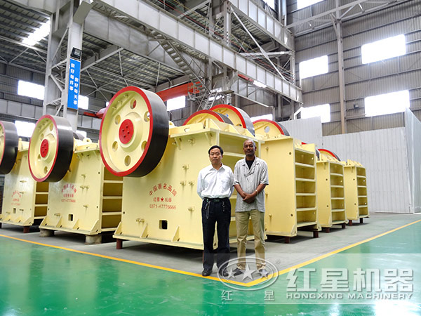 1200×1500顎式破碎機(jī)采購商留影