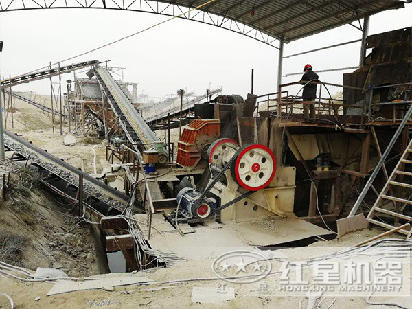 石頭碎石機(jī)作業(yè)客戶現(xiàn)場(chǎng)