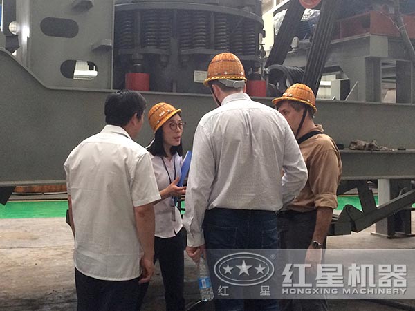 河北時(shí)產(chǎn)100方石料移動(dòng)破碎機(jī)多少錢一臺(tái)，能出多大料？