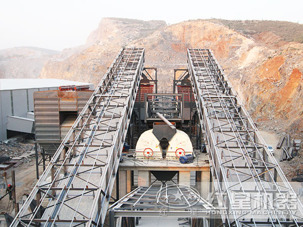 重錘式破碎機(jī)生產(chǎn)現(xiàn)場全程密封輸送