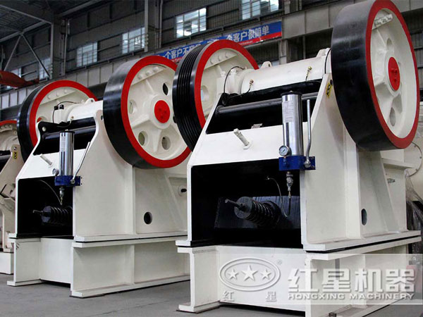 大型石頭顎破碎機(jī)市價(jià)多錢？（內(nèi)附高清顎破作業(yè)視頻）