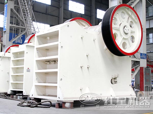 粉碎花崗巖選用750顎破機(jī)，效果不錯(cuò)，性?xún)r(jià)比更高