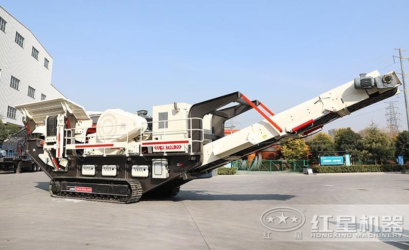 這部移動履帶一體式破碎機，節(jié)能環(huán)保，產(chǎn)量高，用戶表示很滿意