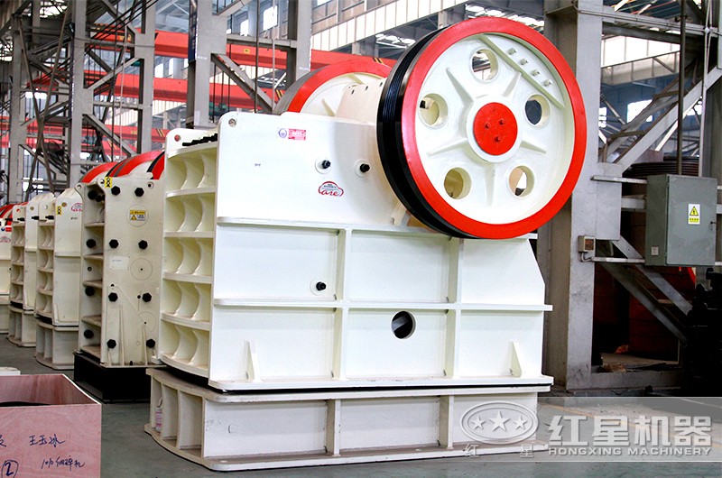 每小時100噸破碎機價格優(yōu)惠，現(xiàn)貨供應