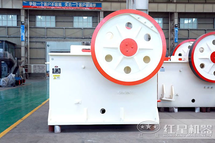 從破碎石頭到洗沙需要用幾套設(shè)備？全套配置下來(lái)多少錢？