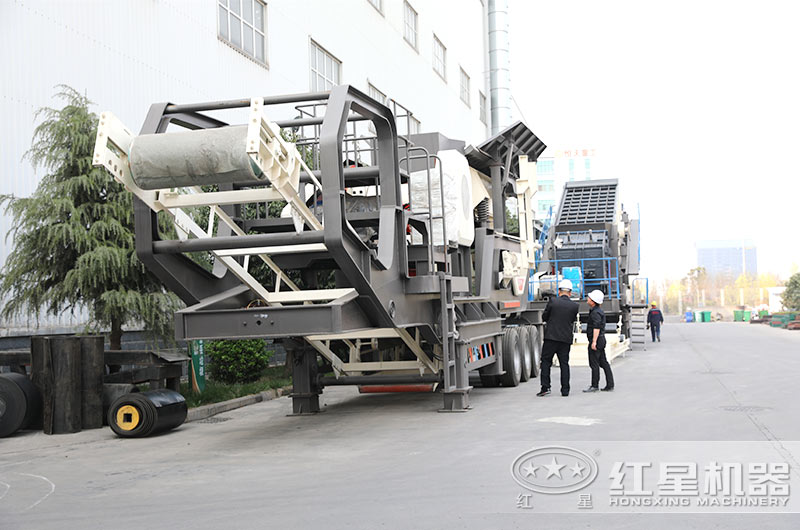 技術(shù)經(jīng)理陪同山東用戶考察移動破碎設(shè)備