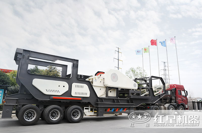 這臺環(huán)保移動工地一體式砂石粉碎制砂機用著真省錢