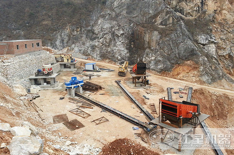 紅星技術(shù)人員現(xiàn)場指導山西用戶安裝制砂生產(chǎn)線