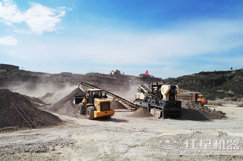 移動(dòng)制砂機(jī)作業(yè)現(xiàn)場