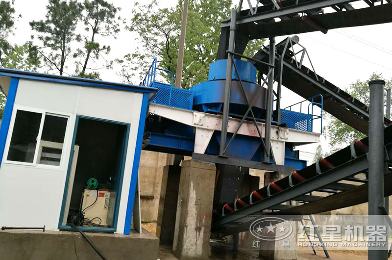 制砂生產線在電力的帶動下穩(wěn)定作業(yè)