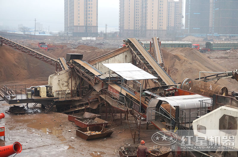 移動式破碎機(jī)現(xiàn)場圖