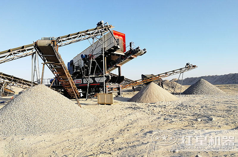 車載移動(dòng)石料破碎機(jī)作業(yè)現(xiàn)場(chǎng)