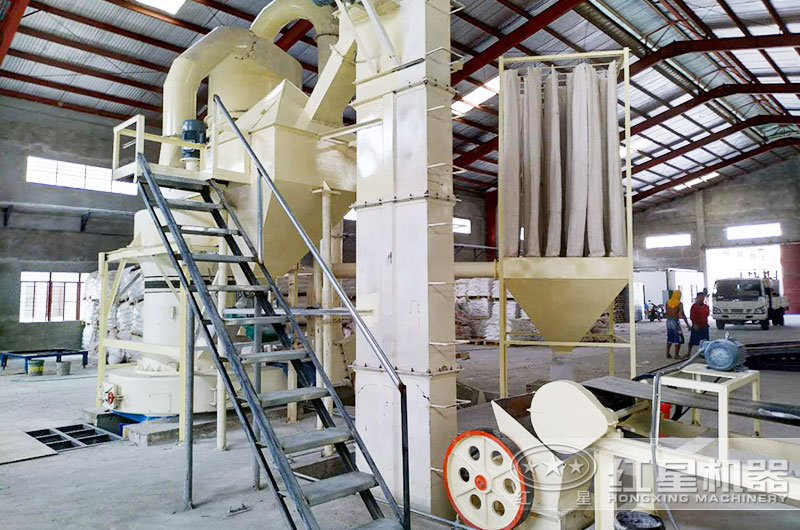 雷蒙磨粉機(jī)設(shè)備型號都有哪些？室內(nèi)雷蒙磨粉生產(chǎn)線廠房高度多少？