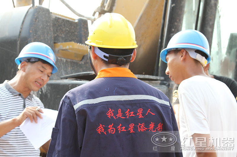 紅星技術經(jīng)理現(xiàn)場指導用戶安裝及操作