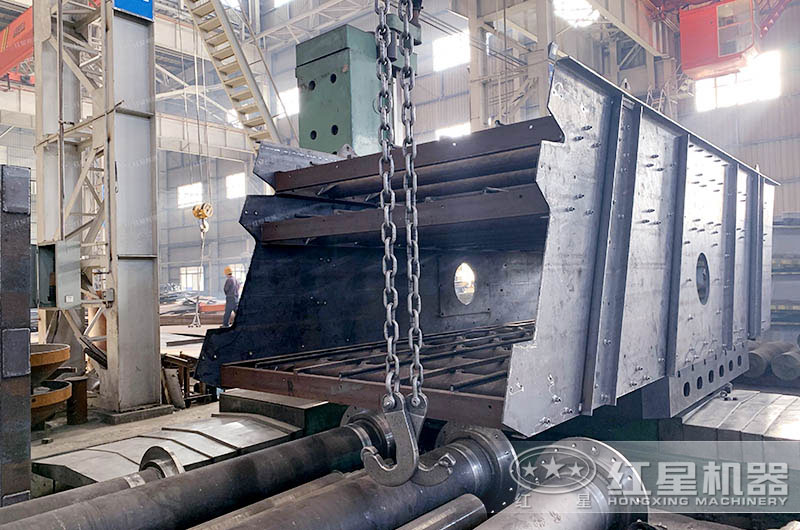 移動篩沙機中配置的篩分機紅星機器生產(chǎn)車間