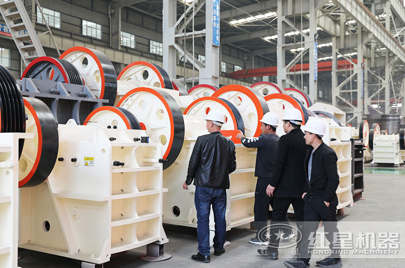 山西用戶(hù)來(lái)廠考察粉石頭機(jī)設(shè)備