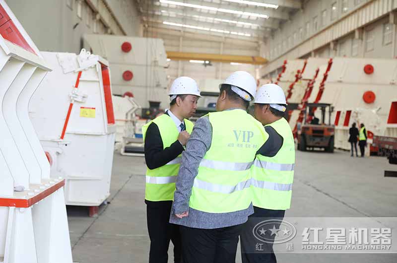 山東用來(lái)廠考察碎石流水線設(shè)備