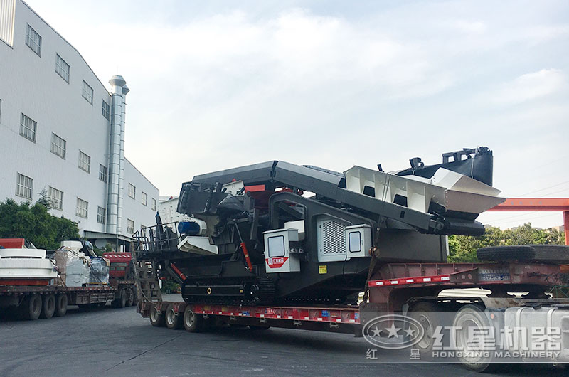 履帶移動破碎機相繼發(fā)貨