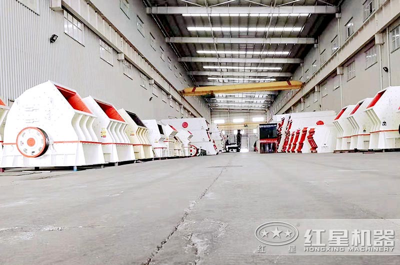 一次成型的錘式碎石機(jī)生產(chǎn)車間