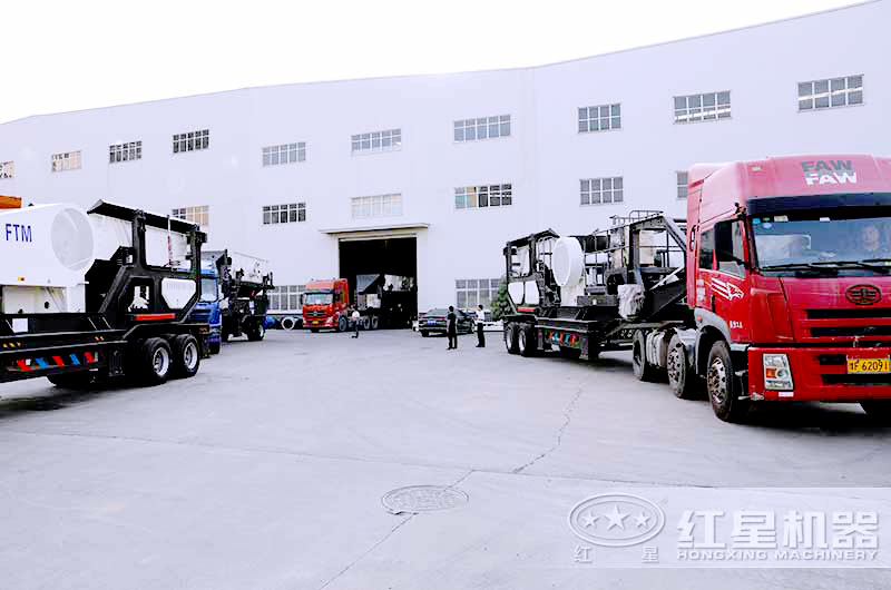 移動制造石子機、沙子機陸續(xù)發(fā)貨