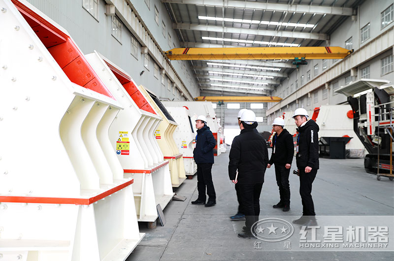 湖北用戶來廠考察選購石灰石破碎機(jī)