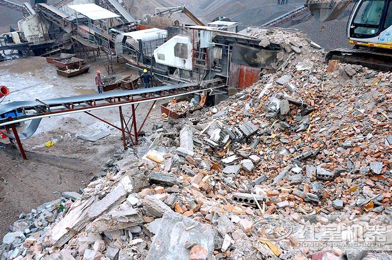 混凝土機(jī)制砂移動(dòng)生產(chǎn)線加工現(xiàn)場