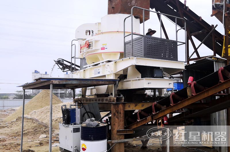 時(shí)產(chǎn)300噸花崗巖機(jī)制砂生產(chǎn)現(xiàn)場