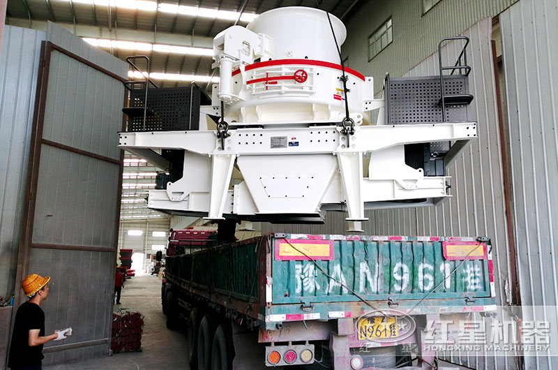 石子整形機裝車固定，即將發(fā)往陜西西安