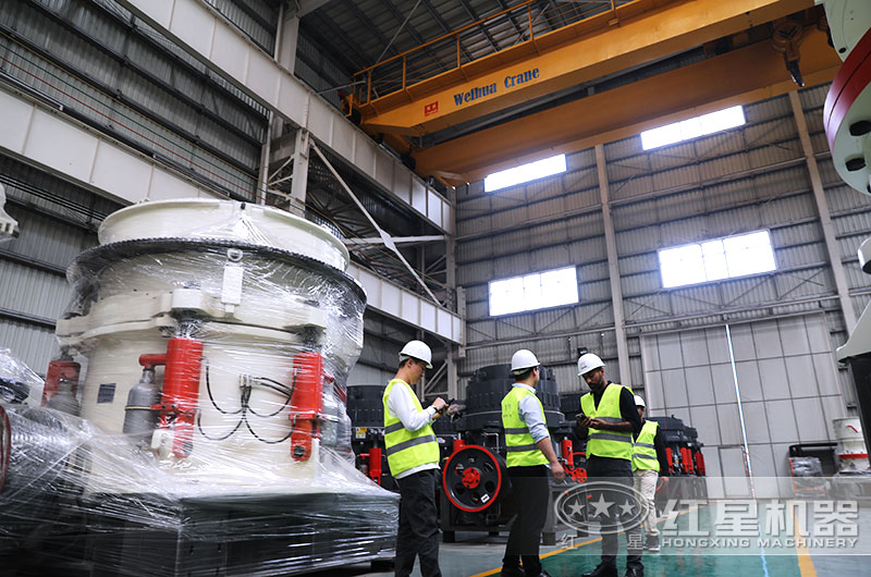 印度客戶來廠考察圓錐破碎機