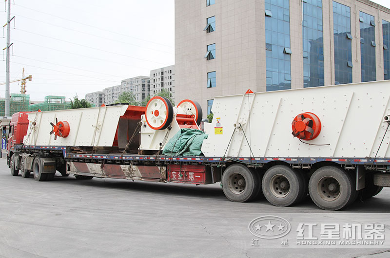 69鄂破機裝車發(fā)貨現(xiàn)場